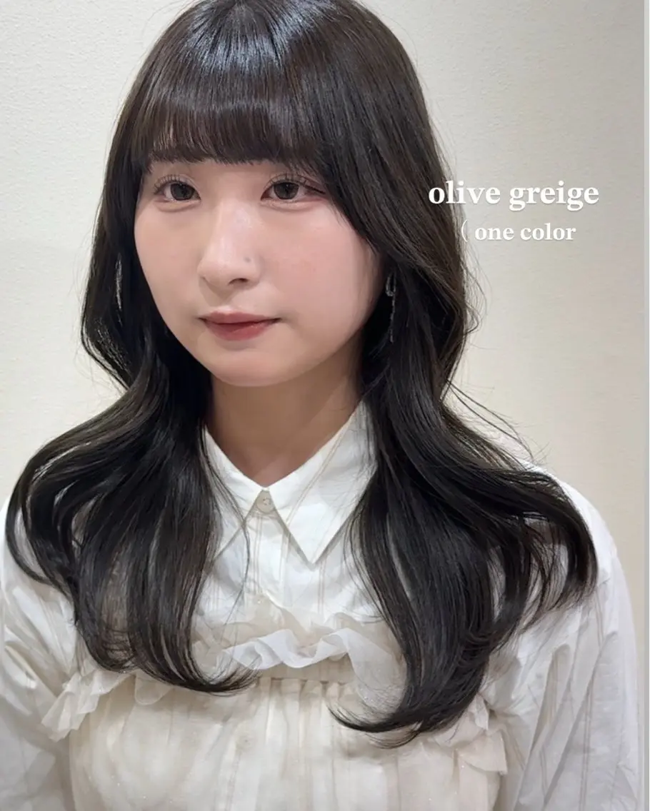 セミロング カラー グレージュ オリーブグレージュ オリーブグレー ヘアカラー レイヤー/韓国ヘア 角岡泉希のヘアスタイル