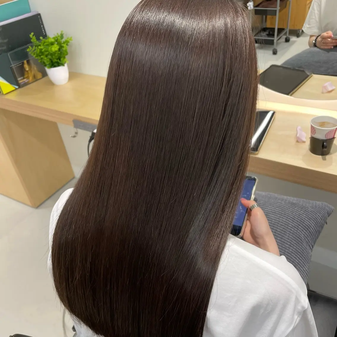 セミロング カラー カット ヘアカラー 縮毛矯正 トリートメント 髪質改善・艶髪特化 木村侑平のヘアスタイル