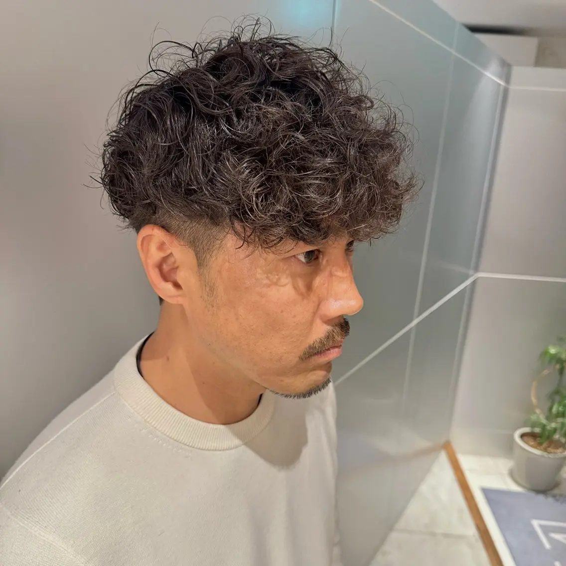 【人気No. 1メニュー✨】デザインパーマ＋メンズカット（スペインカール、シャドウパーマ、フェザーパーマ）の写真