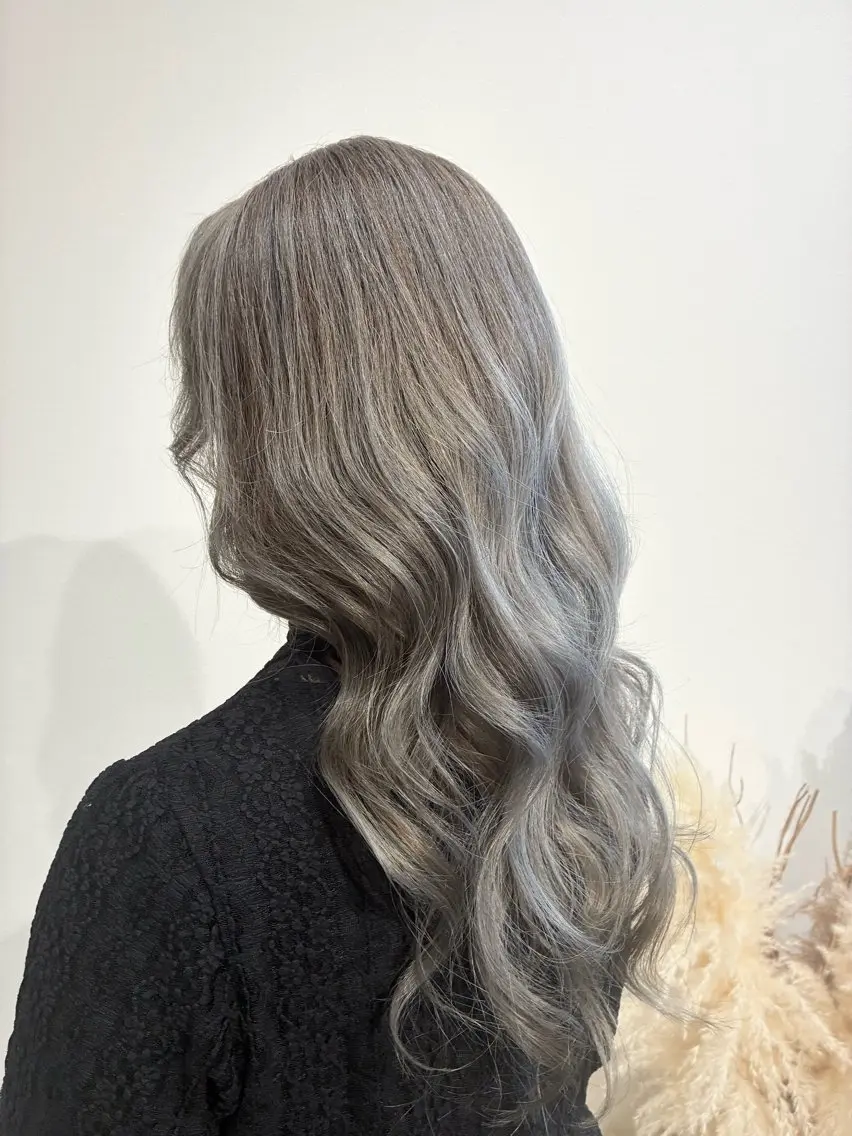 ロング ハイライト 横山 麻衣子のヘアスタイル