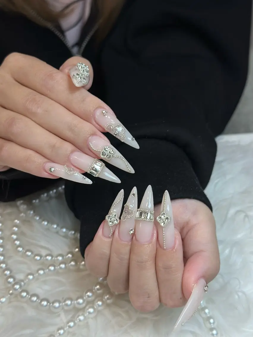 ネイル チークネイル ドット フレンチネイル グラデーション ハート ハンドネイル ハンドケア Eli Muse 新宿ネイルのネイルデザイン