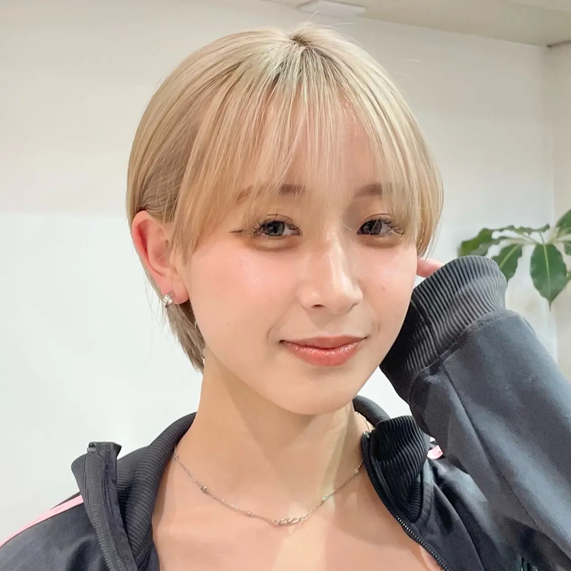 ショート カラー 丸みショート ブロンド ホワイトブロンド ショートヘア カット ヘアカラー トリートメント 🔷ダブルカラーハイ トーン🔷櫻井走のヘアスタイル