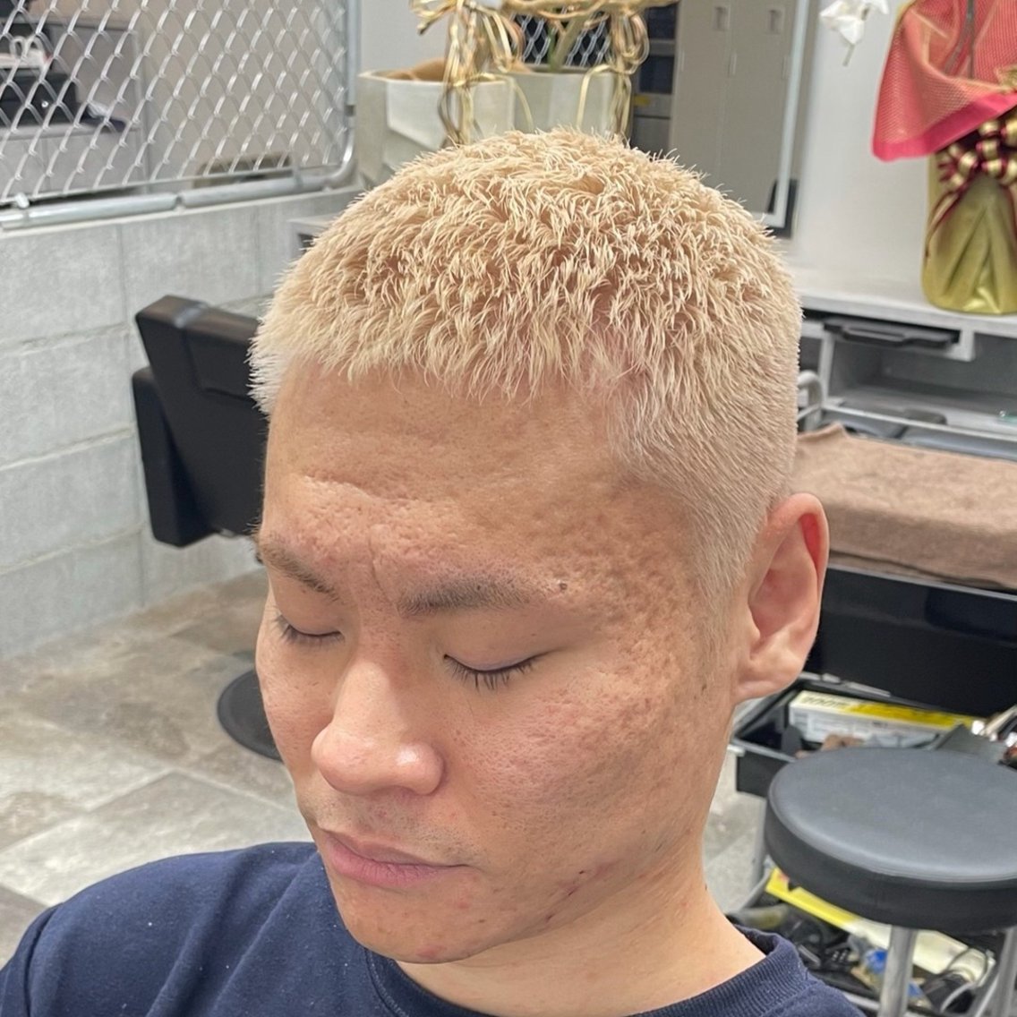 カラー パーマ メンズ メンズパーマ ブロンド ホワイトブロンド カット ヘアカラー パーマ トリートメント 角田 凌のヘアスタイル