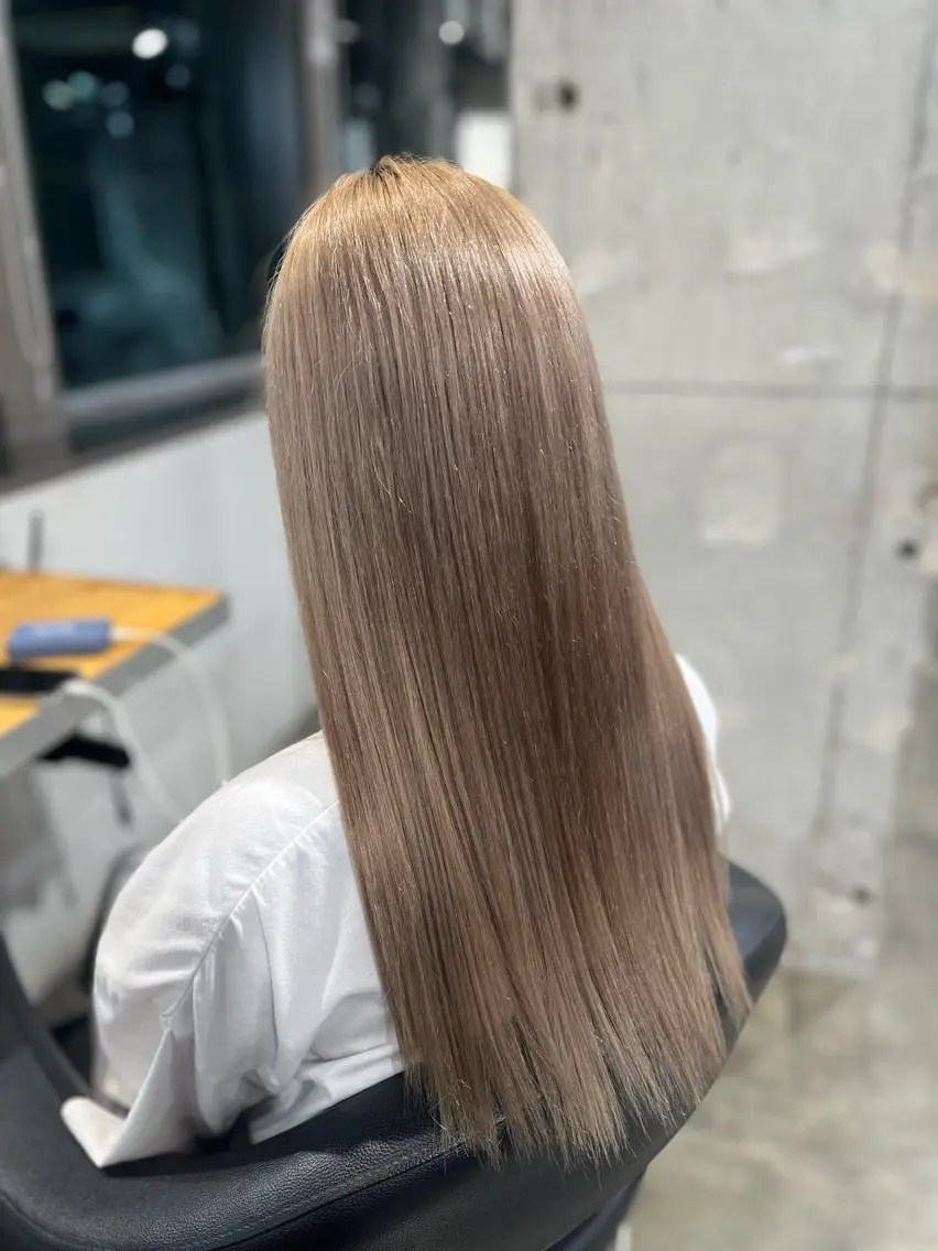 ロング カラー ヘアカラー ハイトーンカラー 🦄レイヤーカットのヘアスタイル
