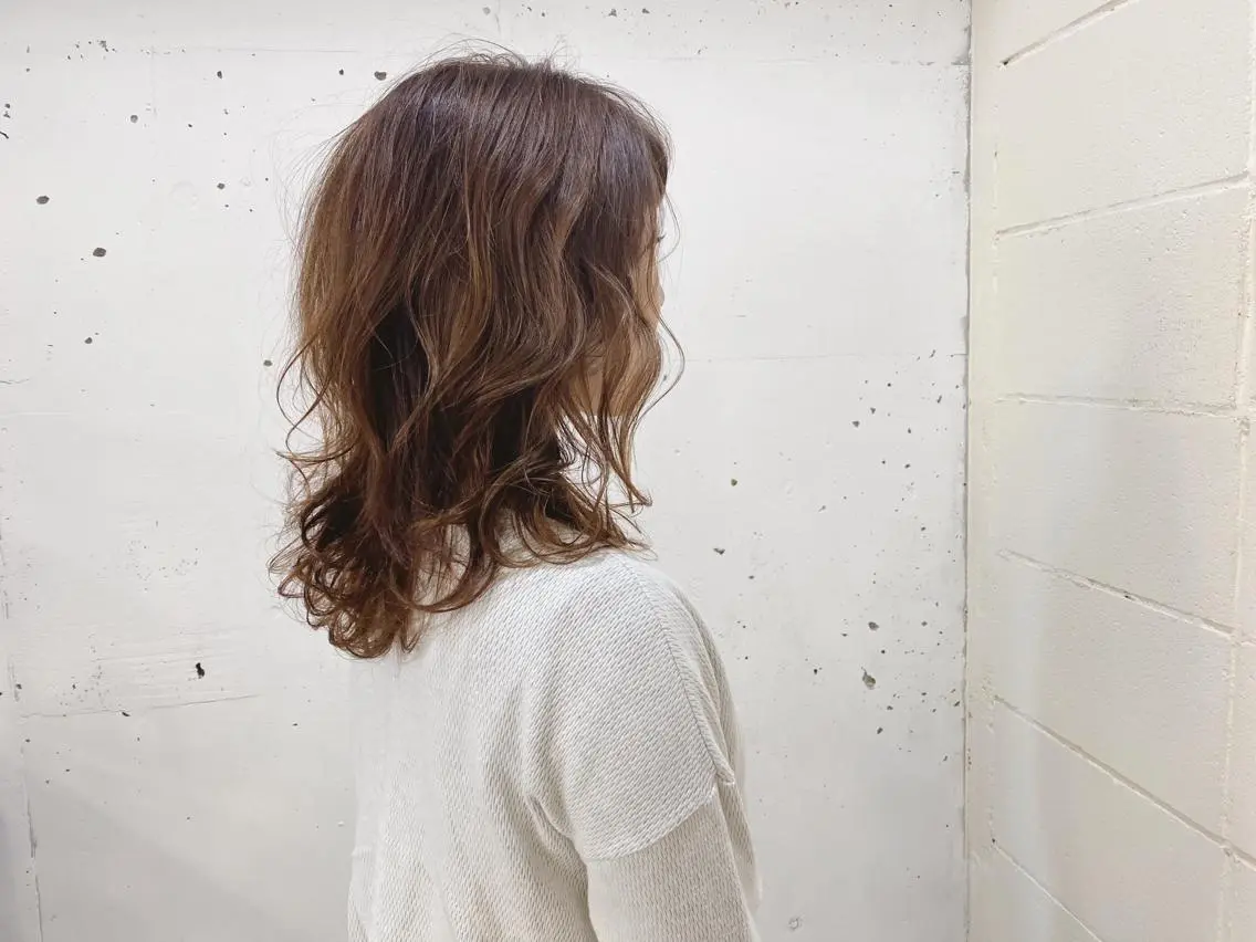 セミロング カラー ハイライトカラー ハイライト オーナースタイリスト 佐藤のヘアスタイル