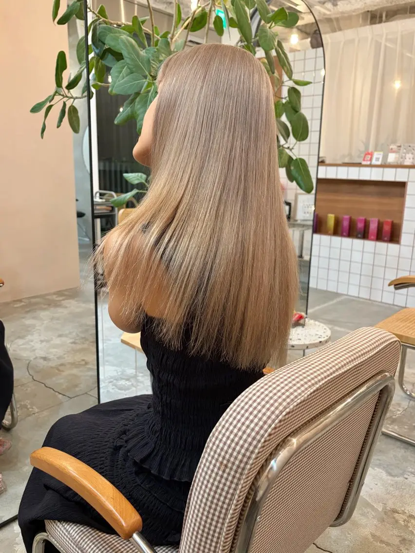 セミロング カラー ベージュカラー ブリーチ ケアブリーチ 透明感カラー ハイトーンカラー ヘアカラー 林　蓮/レイヤー /透明感カラーのヘアスタイル
