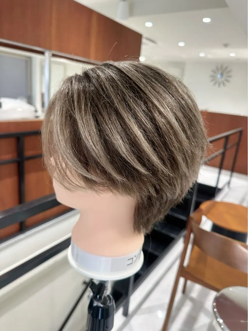 ショート レイヤーカット カット ヘアカラー 外間 暸のヘアスタイル