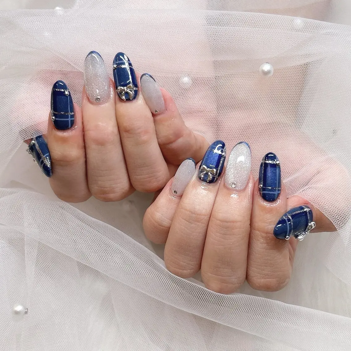 ネイル ブルー ネイルチップ ハンドネイル ラクロレ ハナ︎🌼のネイルデザイン