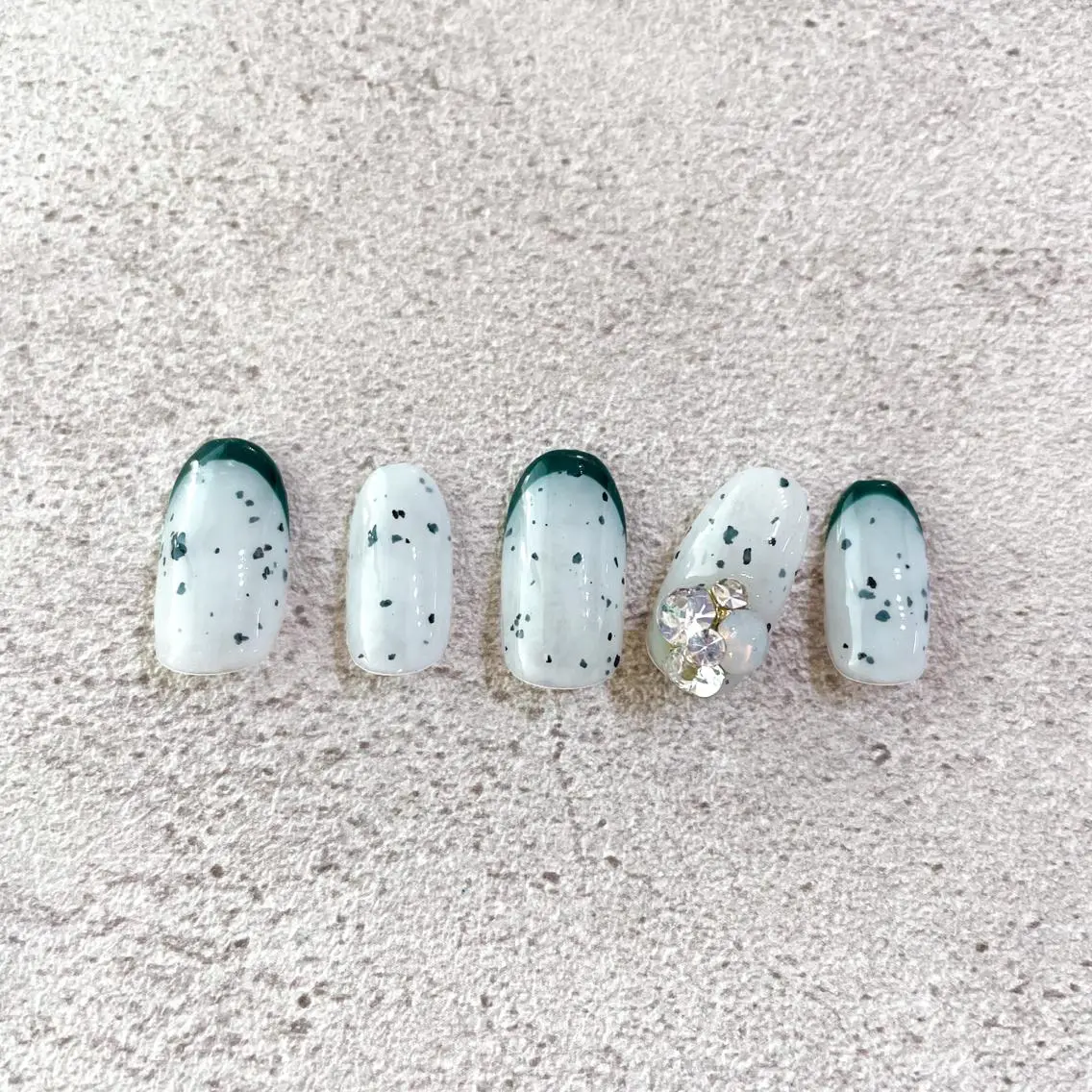 ネイル Tiary Nail Fのネイルデザイン