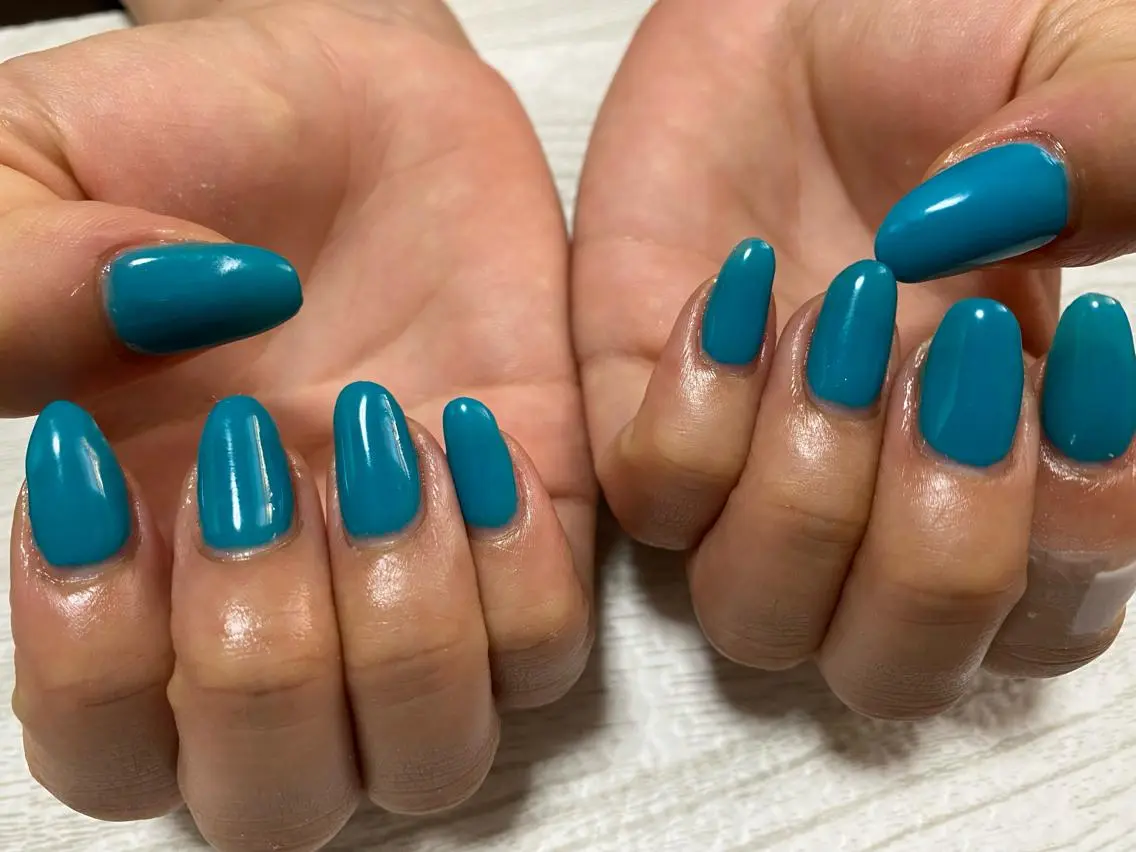 ネイル ブルー ワンカラーネイル シンプルネイル ハンドネイル Ulu Nail 🌱MOMOKAのネイルデザイン