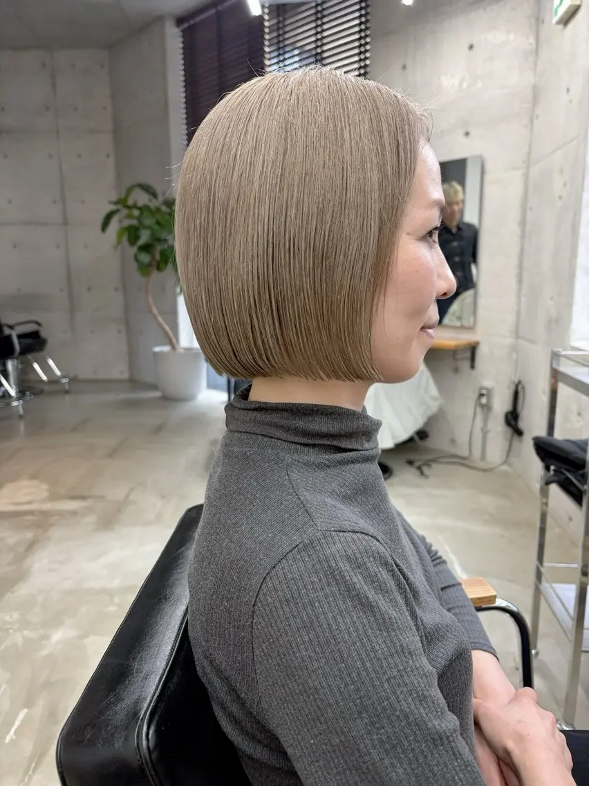 ショート カラー ヘアアレンジ ベージュカラー ボブ son hair HIROEのヘアスタイル