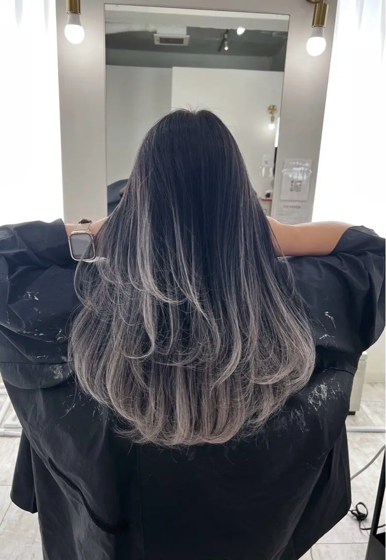 ロング カラー バレイヤージュ シルバー ホワイトシルバー レイヤーカット 指名数No.1 /NAOYAのヘアスタイル
