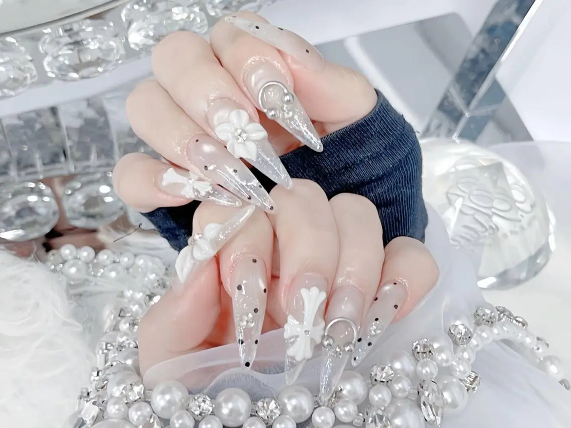 ネイル 韓国ネイル マグネットネイル 持ち込み ニュアンスネイル シンプルネイル ハンドネイル Huynnail Shinjukuのネイルデザイン