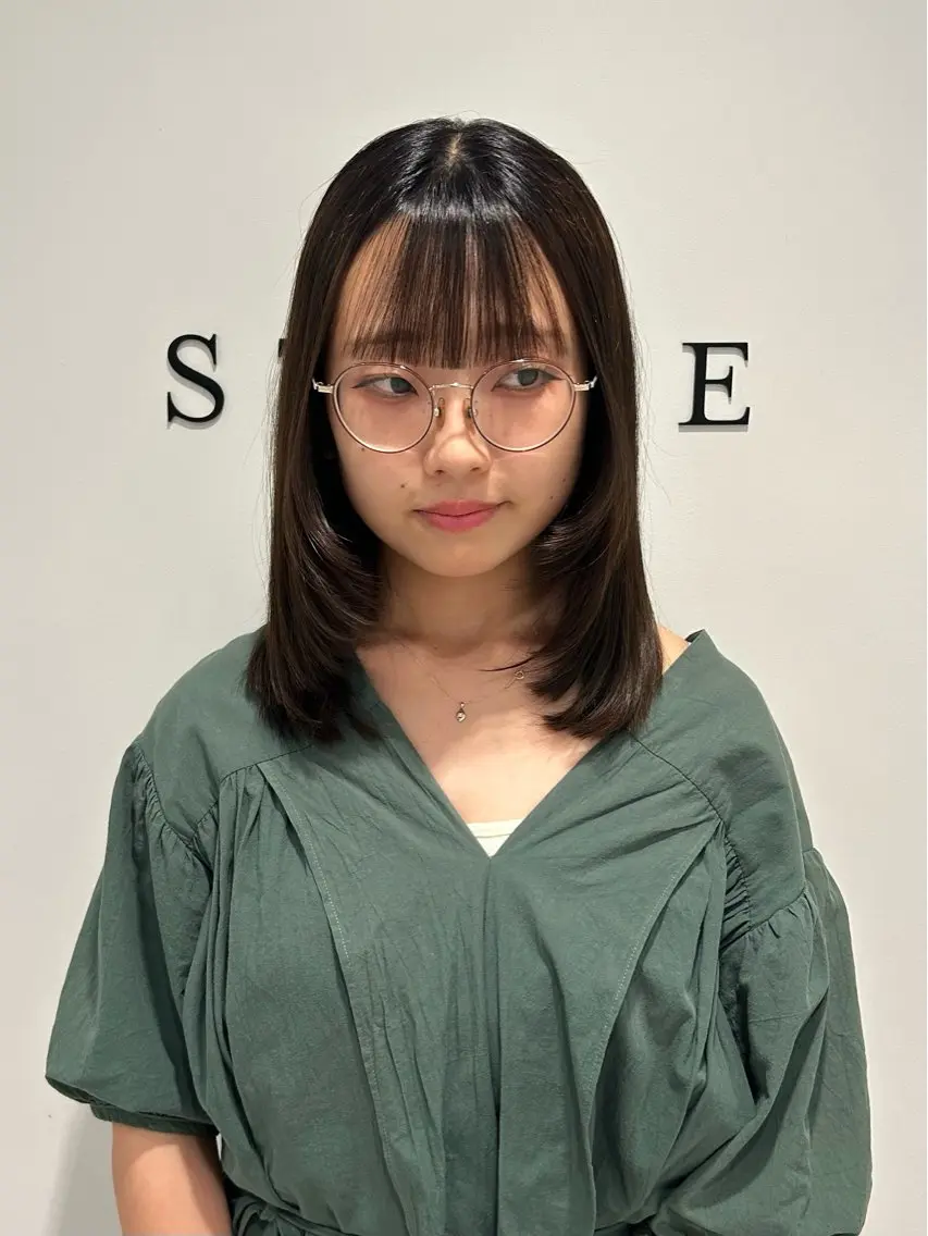 ミディアム 顔まわりレイヤー 顔周りカット レイヤーカット レイヤー｜ハッシュ｜ ヘアセット 山田寛菜のヘアスタイル