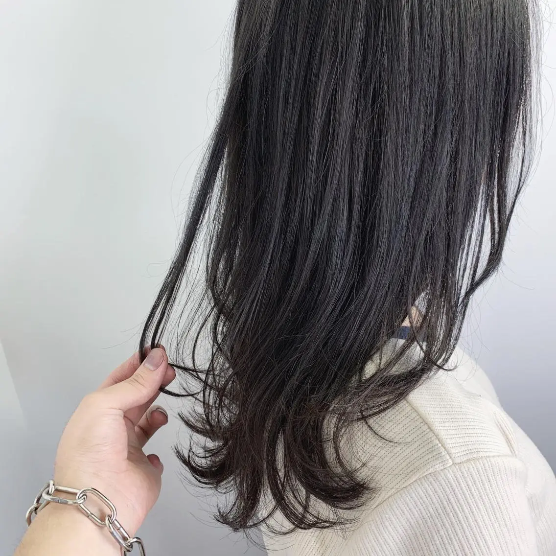 ミディアム アッシュ カット ヘアカラー トリートメント 【White京橋】 岸 拓斗のヘアスタイル