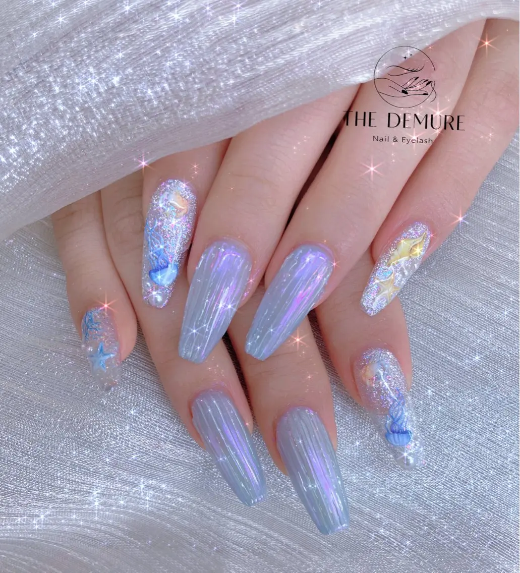 ネイル アートネイル キラキラネイル 韓国ネイル 水色 ロングネイル ハンドネイル ハンドケア Demure Momo銀座店のネイルデザイン
