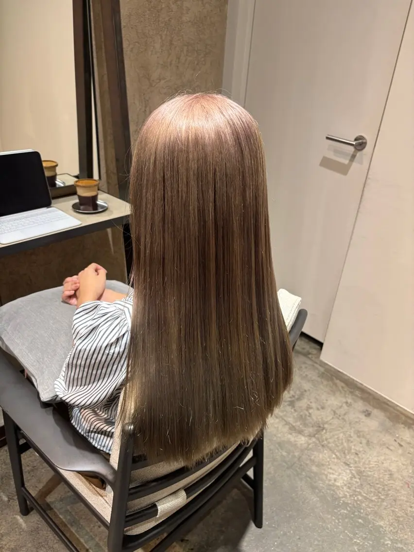 ロング カラー グレージュ ミルクティーグレージュ ヘアカラー 小野 愛花のヘアスタイル