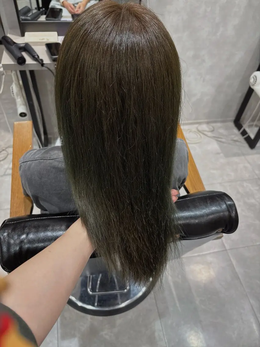 カラー ベージュカラー ブリーチ オリーブベージュ ヘアカラー 笹木 怜羅のヘアスタイル