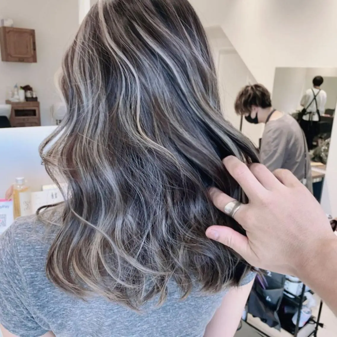 ロング カラー ブリーチ ケアブリーチ ハイライトカラー ハイライト 髪質改善 ヘアカラー 福西 洋斗のヘアスタイル