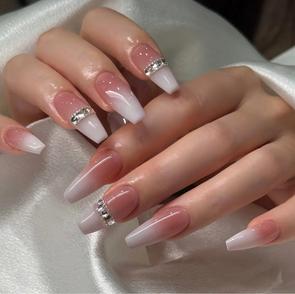 ネイル オーロラネイル ブルー チークネイル フットネイル フレンチネイル ハンドネイル GIN NAILのネイルデザイン