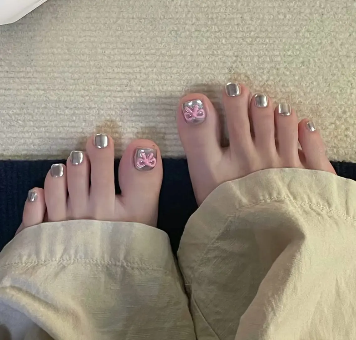 ネイル オーロラネイル フラワーネイル フットネイル フレンチネイル ジェルネイル フットネイル BabyYouMi nailのネイルデザイン