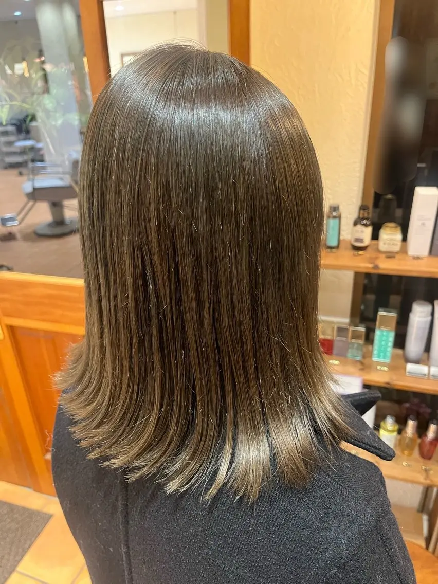 ミディアム カラー ベージュカラー ブリーチ オリーブベージュ カット ヘアカラー ほそや うらら / モデル募集中🌹のヘアスタイル