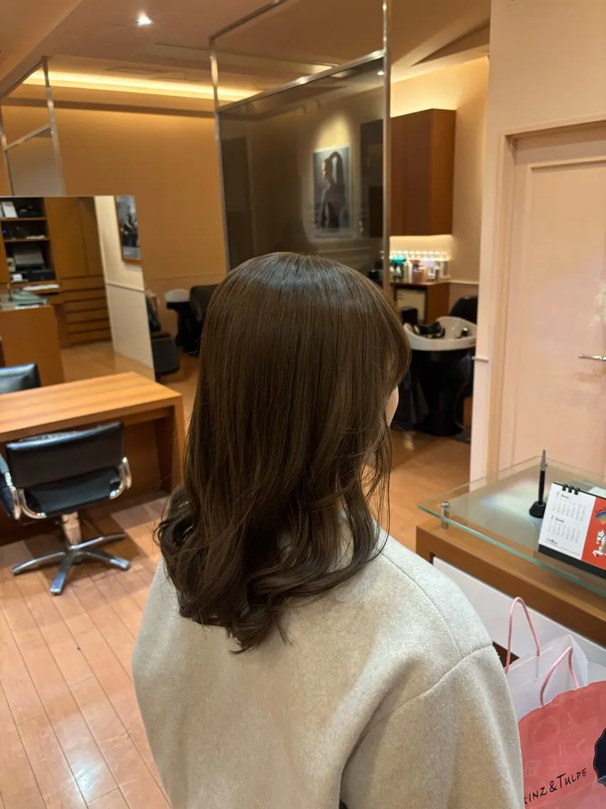 セミロング カラー 伊藤 あいのヘアスタイル