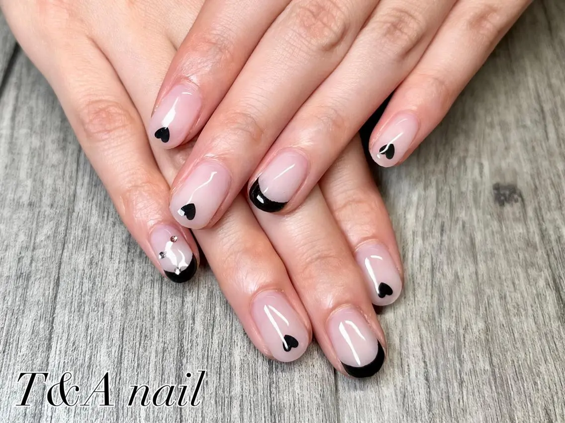 ミディアム ネイル 長さ出し フレンチネイル ジェルネイル ハート ニュアンスネイル T&A nailのネイルデザイン