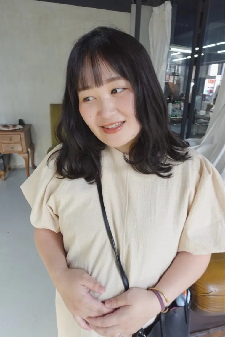 ミディアム カラー ベージュカラー 透明感カラー オリーブベージュ 井上 愛梨のヘアスタイル