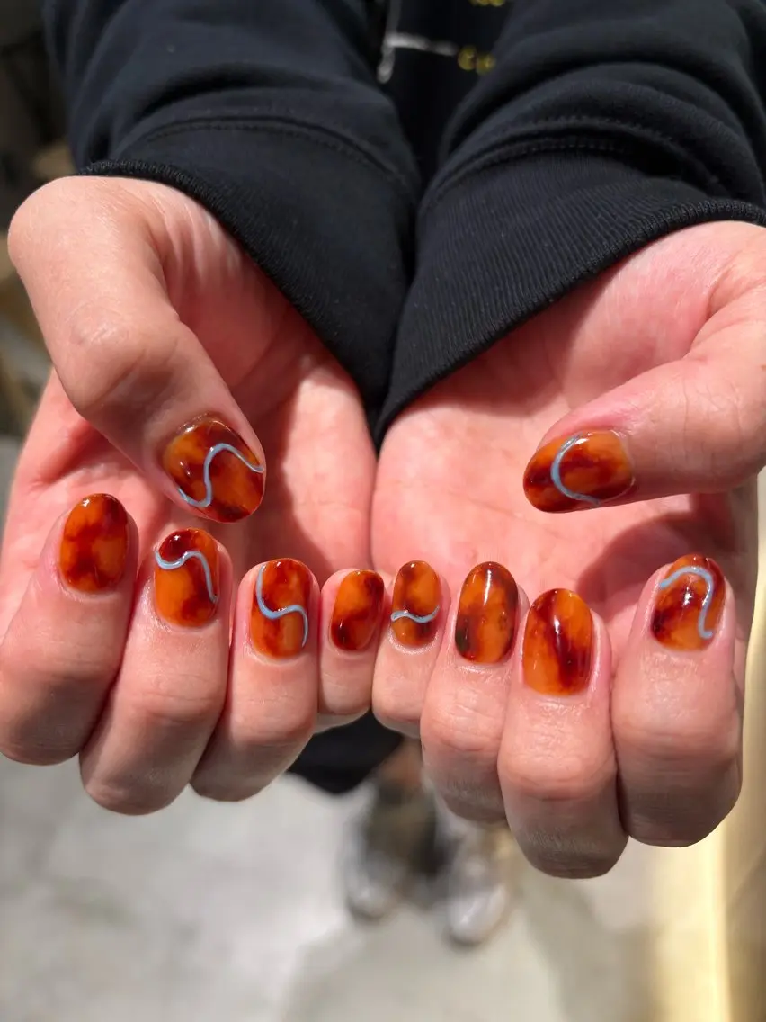 ネイル べっ甲ネイル Miura.H 🦋🫧のネイルデザイン