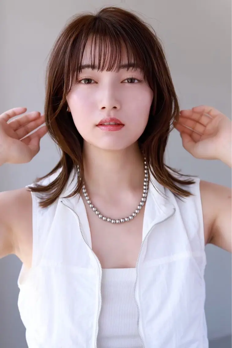 ミディアム 越坂部 桃子のヘアスタイル