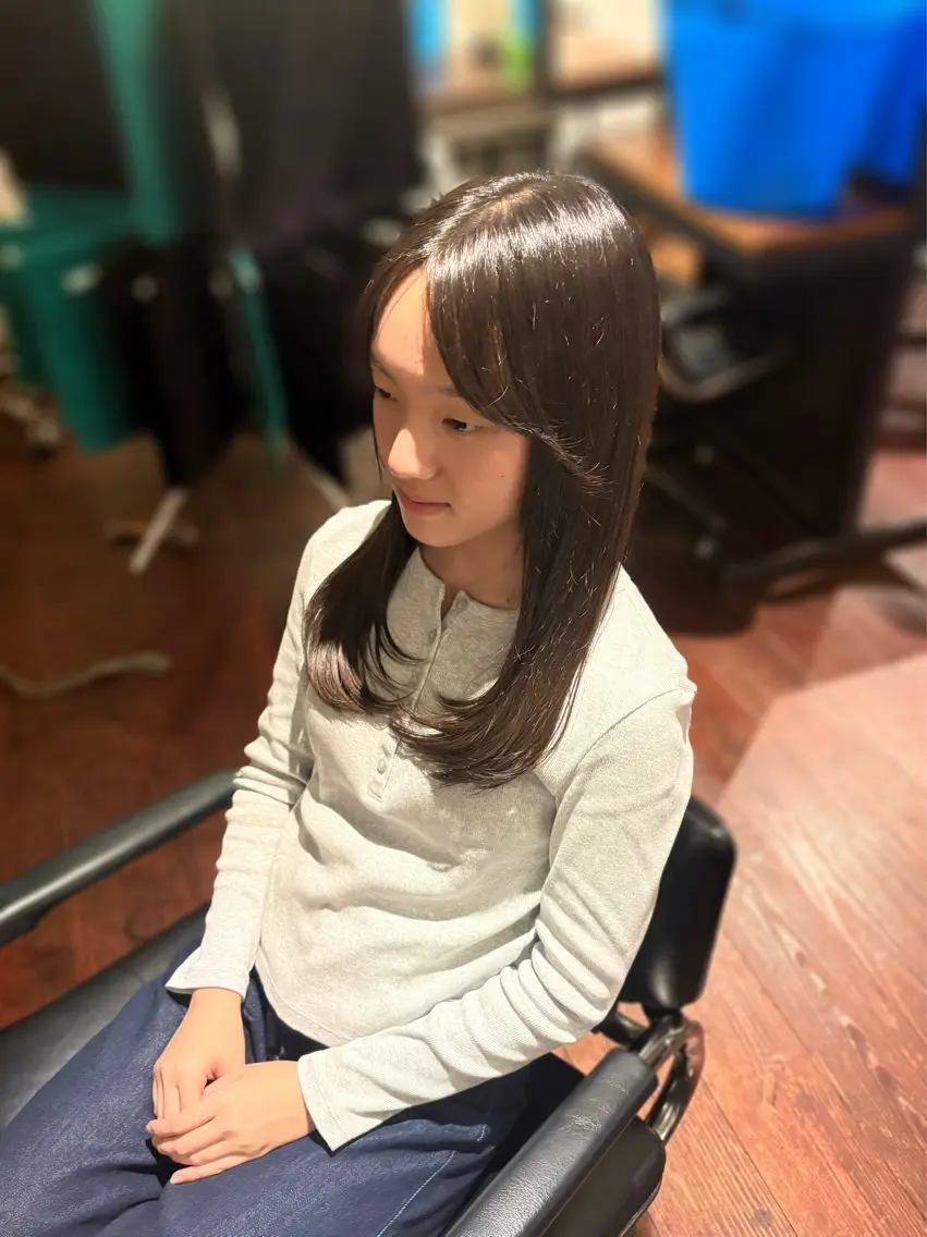 セミロング つじ なちのヘアスタイル