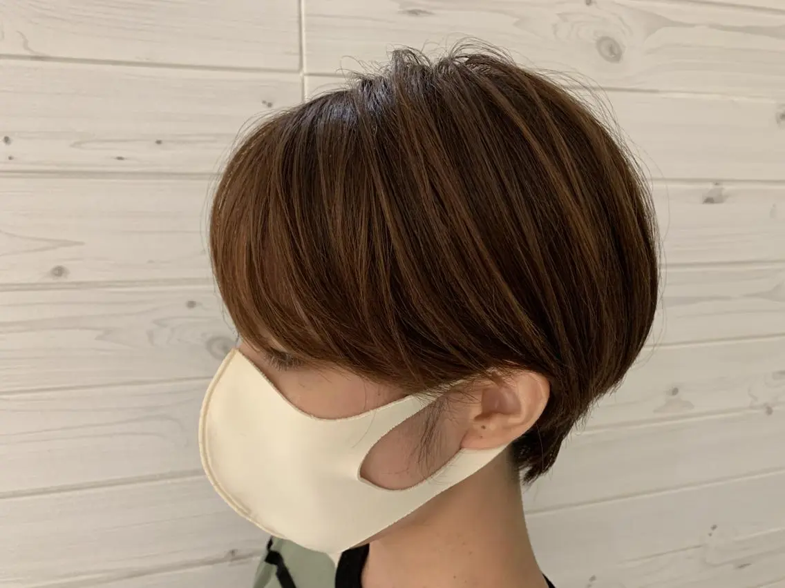 ミディアム ミストバング ハイライト ヘアカラー 片山 果美のヘアスタイル