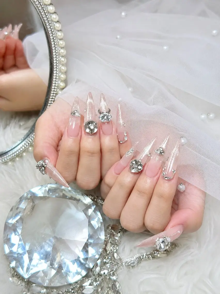 ネイル チークネイル ドット フレンチネイル グラデーション ハート ハンドネイル ハンドケア Eli Muse 新宿ネイルのネイルデザイン