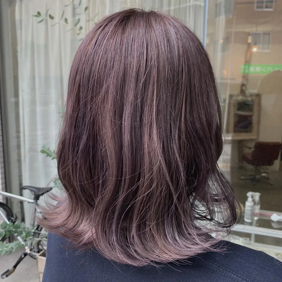 ミディアム カラー fio マナミのヘアスタイル