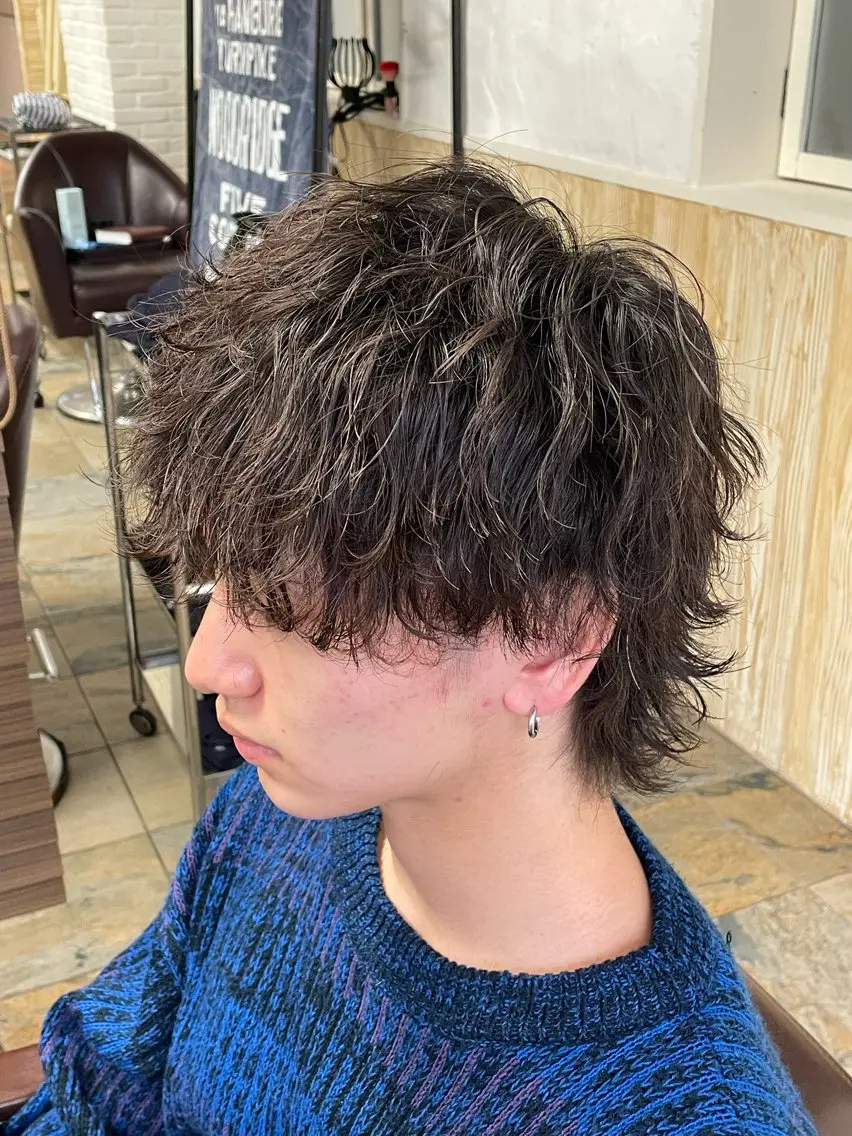 ショート パーマ メンズ メンズパーマ 波巻きパーマ スパイラルパーマ 榎戸 怜真のヘアスタイル