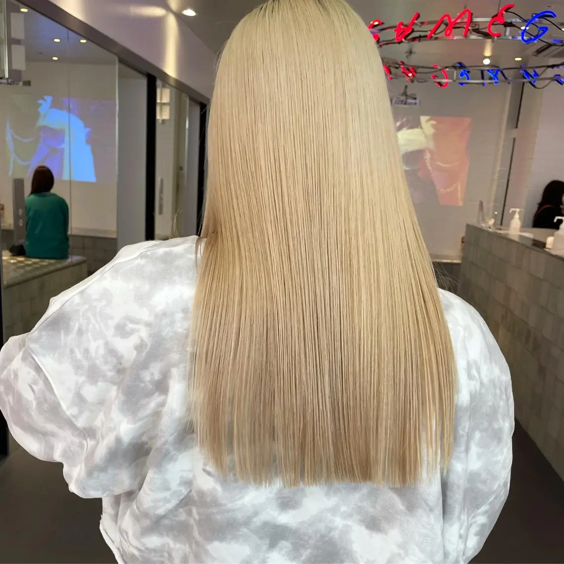 ロング カラー 艶ハイトーン🌈 ユウトのヘアスタイル