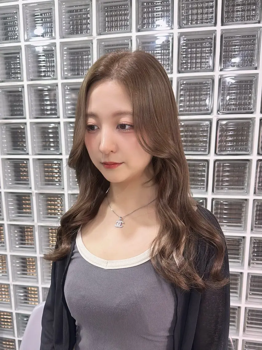 ロング カラー ベージュカラー ブリーチ ブラウンカラー ショコラブラウン ショコラグレージュ ヘアカラー トリートメント 赤み無し柔らかカラー 【梅田】madokaのヘアスタイル