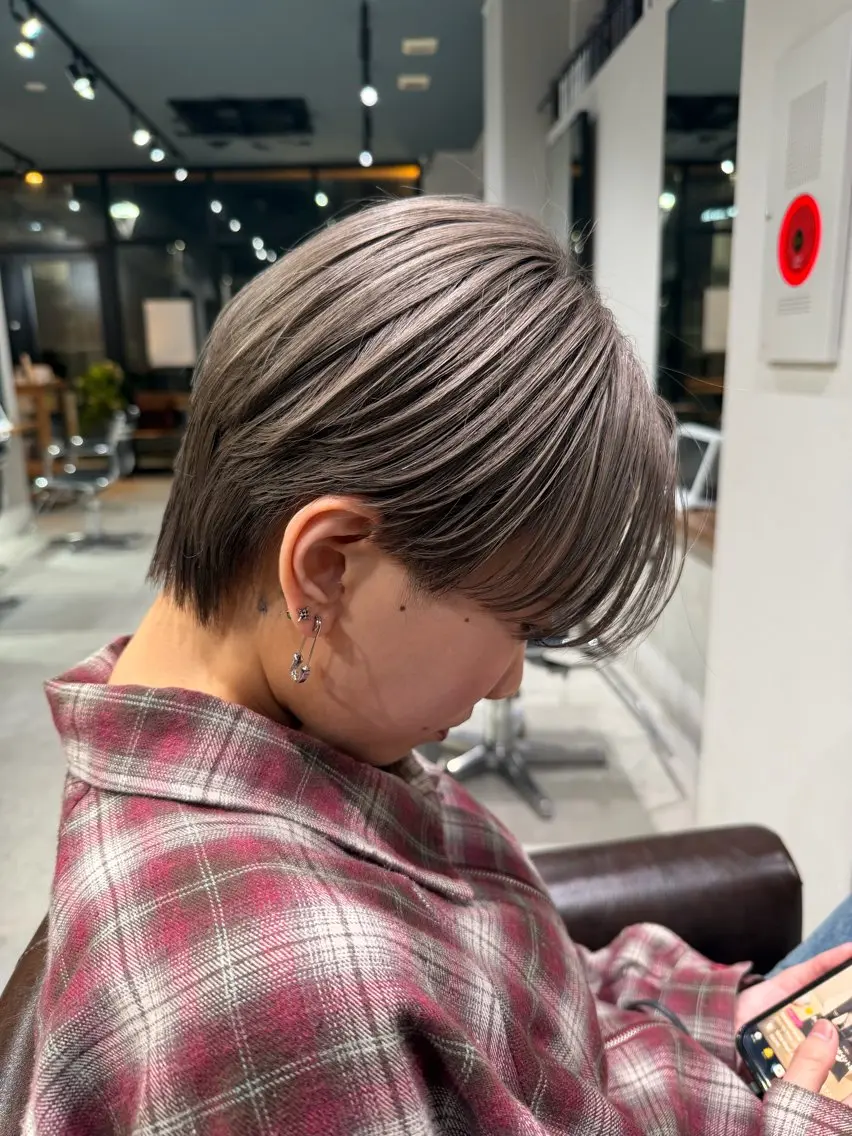 ショート カラー ブリーチ ダブルカラー グレージュ カット ヘアカラー ⭕️白髪のお悩み 解決します⭕️のヘアスタイル