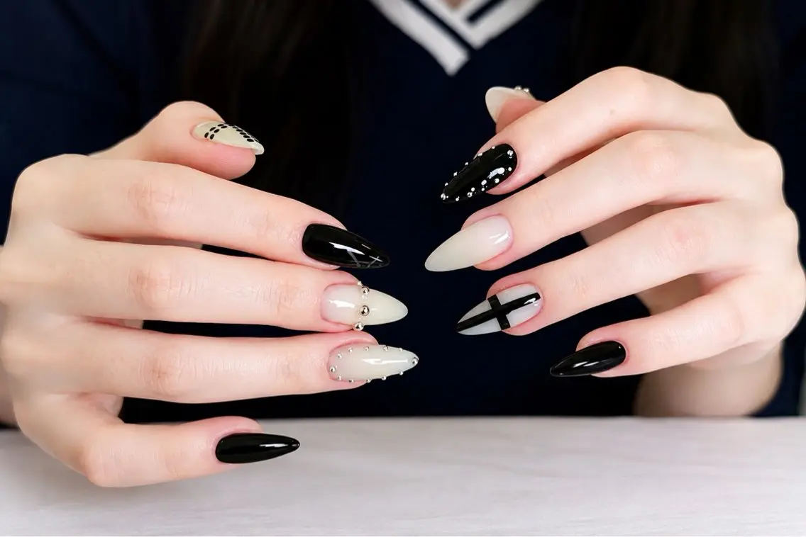 ネイル フラッシュネイル フットネイル フレンチネイル ジェルネイル ガラスフレンチ chicmuse nailのネイルデザイン