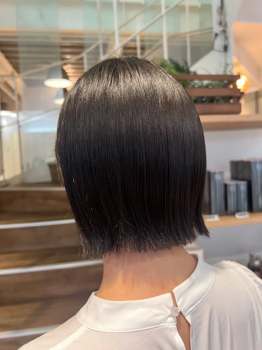 ミディアム 切りっぱなしボブ ボブ インナーカラー♡ Nanakoのヘアスタイル
