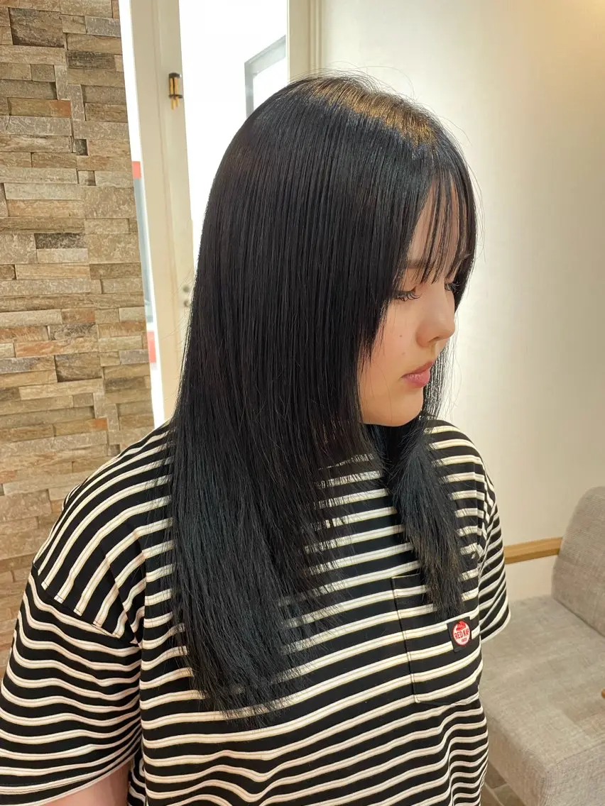 ロング カラー パーマ 黒髪 ブルーカラー ブルーブラック ストレートパーマ カット トリートメント YUI/ ブリーチカラー🌷のヘアスタイル