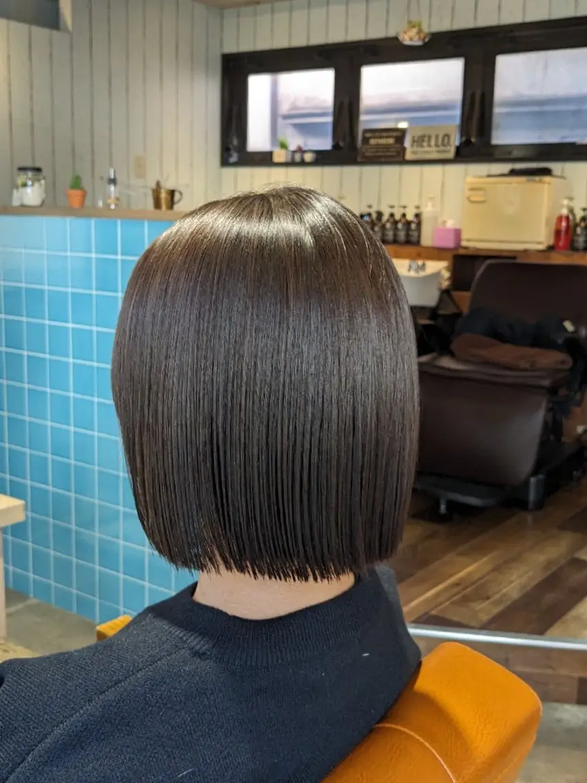 ミディアム カット alushe 岡 陽子のヘアスタイル