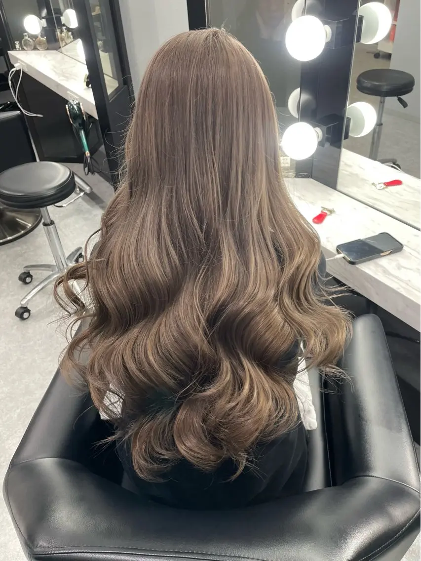 ロング カラー ロングレイヤー アッシュ アッシュブラウン ブリーチ ブラウンカラー 岡留 愛美のヘアスタイル