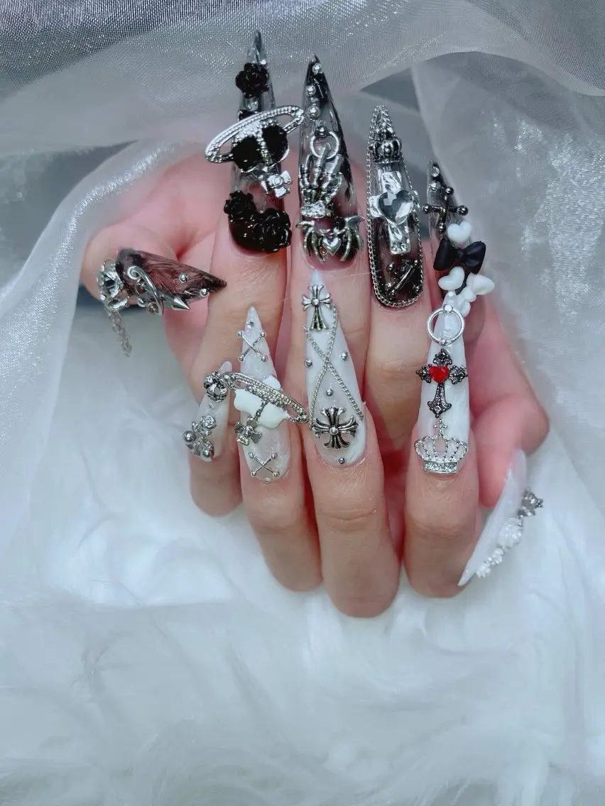 ネイル グラデーション キラキラネイル ワンカラーネイル 冬ネイル Jenn Nail Salonのネイルデザイン