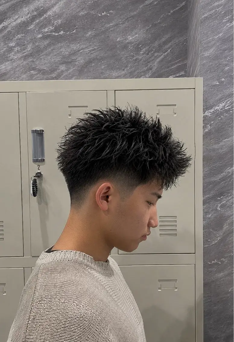 ショート パーマ メンズ メンズパーマ 刈り上げ ショートヘア カット パーマ 柳原 隼義のヘアスタイル