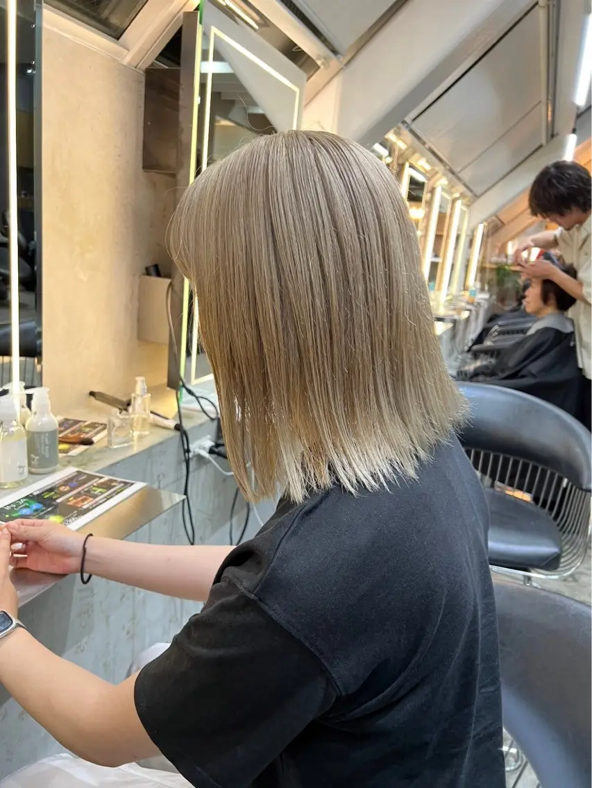 ショート カラー ブリーチ ダブルカラー ハイトーンカラー カット ヘアカラー トリートメント ブリーチ特化 梅田本多翔のヘアスタイル