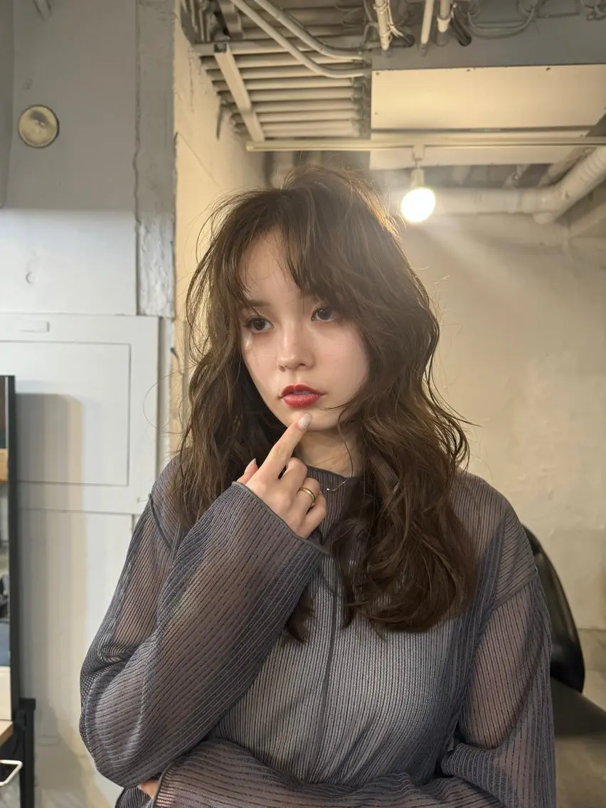 ロング カット ヘアカラー 顔まわりレイヤー 透明感カラー🩵🩵のヘアスタイル