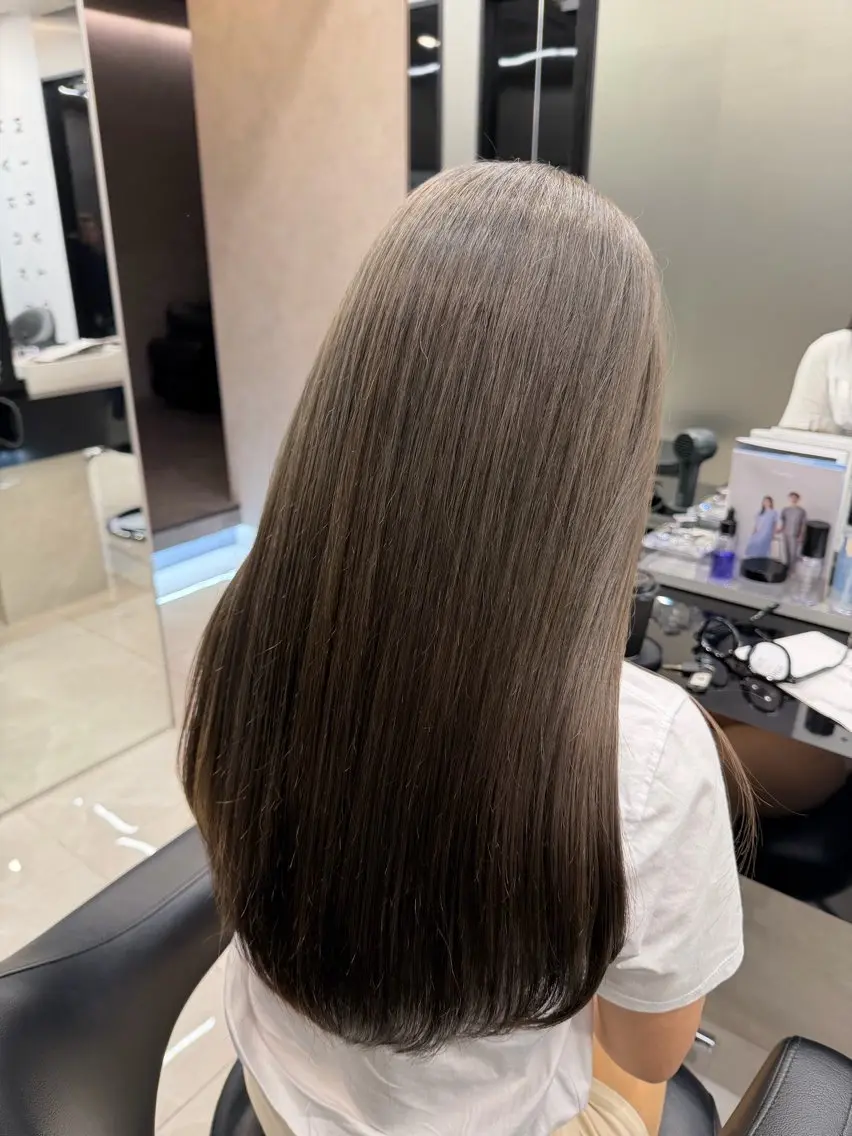 ロング カラー ブリーチ 透明感カラー グレージュ オリーブグレージュ オリーブグレー ヘアカラー 💜ひな💜韓国レイ ヤー/透明感/美髪のヘアスタイル