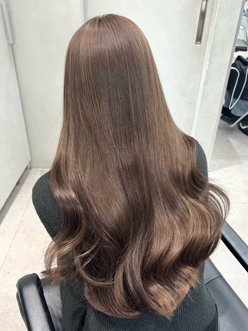 セミロング ヘアカラー 🩶miu/ブリーチ /ミルクティー🩶のヘアスタイル